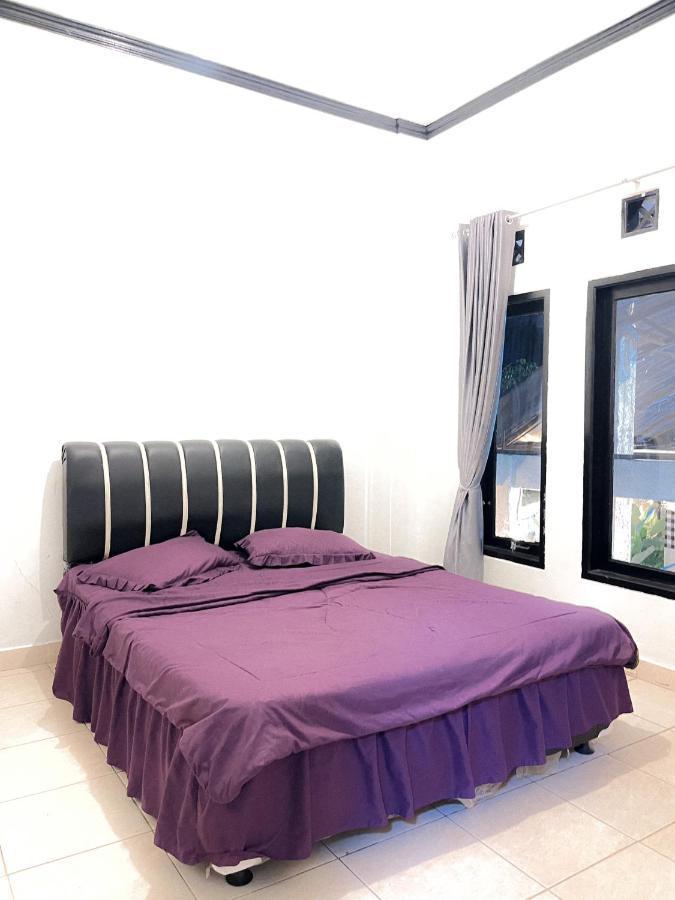 Villa Sindang Restu Sr Cisarua 4br 20 Pax *