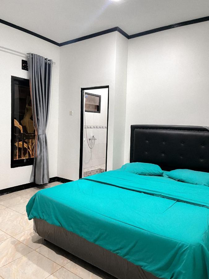 Villa Sindang Restu Sr Cisarua 4br 20 Pax Puncak